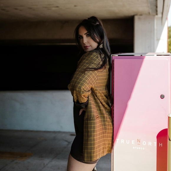 Meet your Posher, Sarah - Picture 1 of 2